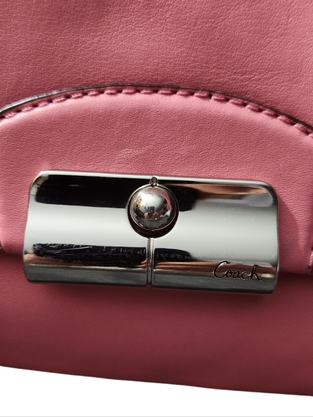Coach Pink Leather Shoulder Bag Magnetic Fliplock Flap Hobo Purse - Picture 4 of 14